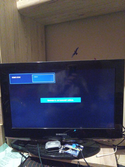Sprzedam dobry telewizor marki Samsung z 2 pilotami