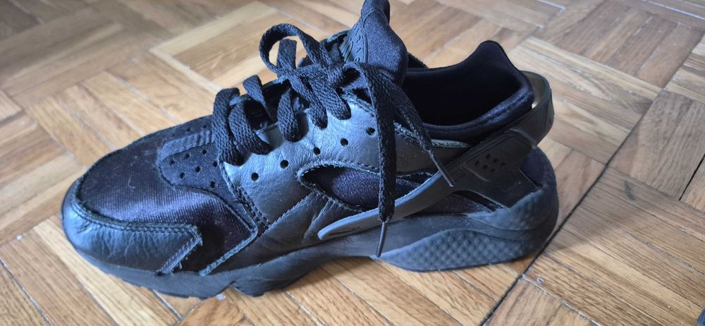 Na sprzedaż czarne buty nike 38
