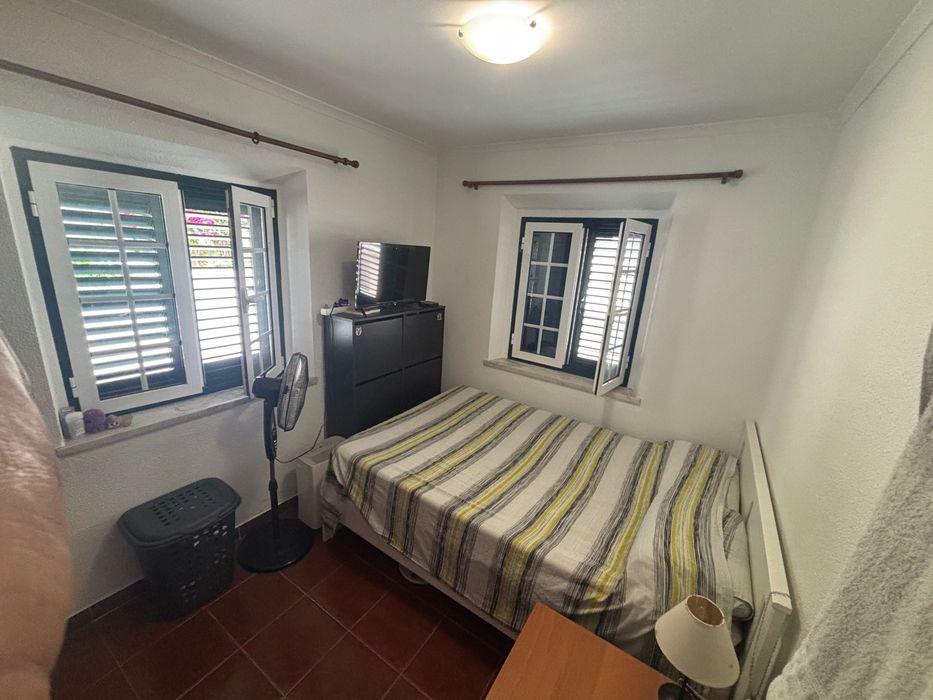 Quarto em casa com quintal para solteiros/as trabalhadores/estudantes