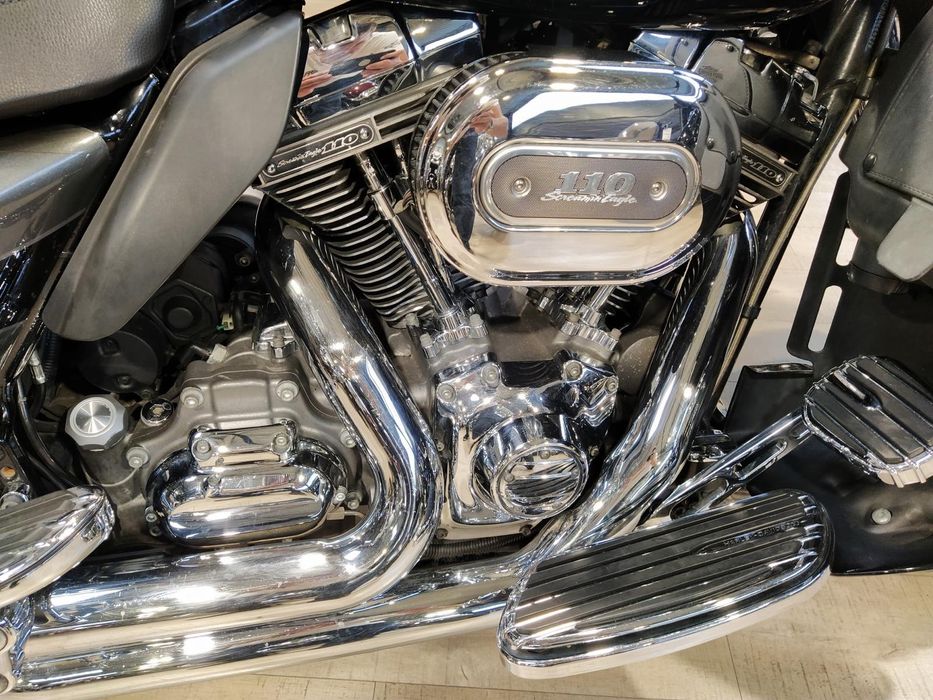Harley davidson  road glid cvo