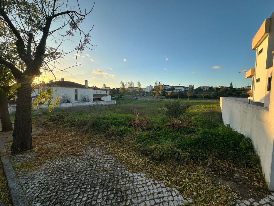 Vende-se terreno 428m2, Meia Via, Torres Novas