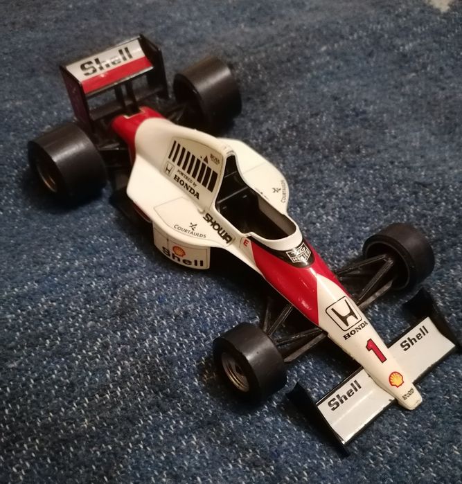 Miniatura F1 McLaren Honda Bburago 1/24 - Ayrton Senna (Direção Funcional)