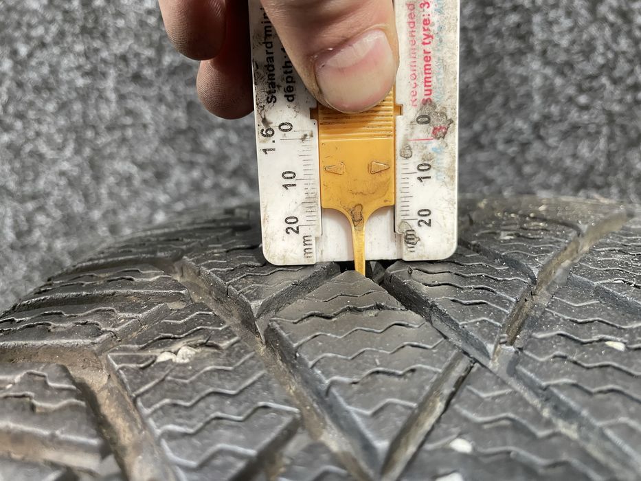 Continental 235/40R18 VikingContact 7