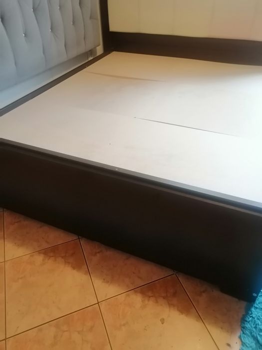 Łóżko sypialniane