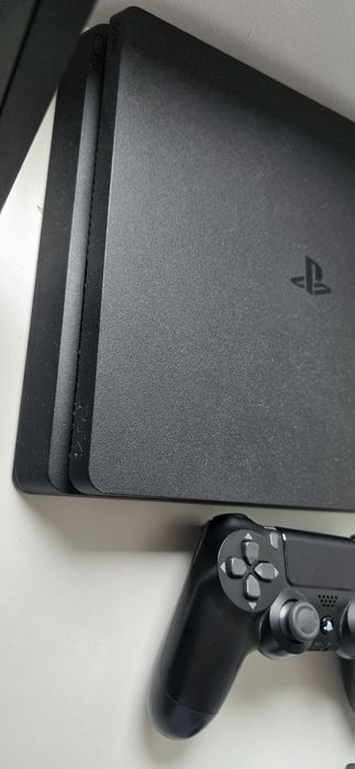 PS 4 500 GB preta com comando