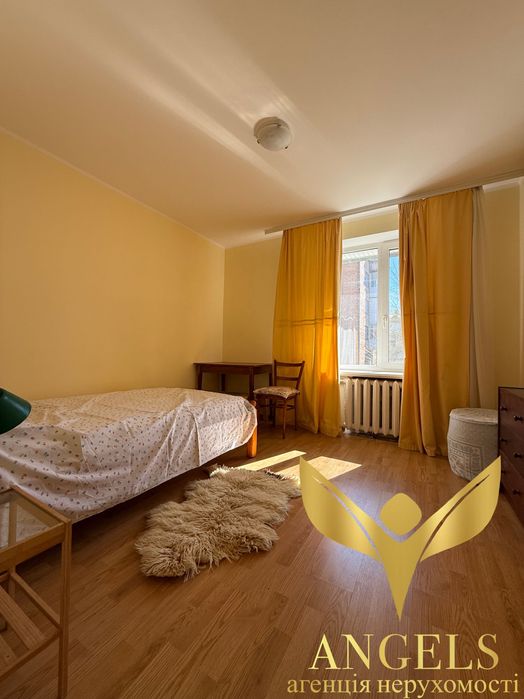 Приватний будинок в центрі: 4 спальні/3 санвузли + робоче крило, гараж