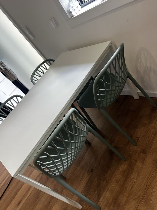 Mesa com 4 cadeiras