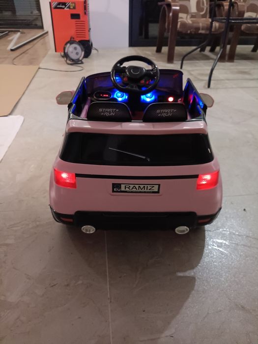 Auto dla dzieci ramiz land rover różowy