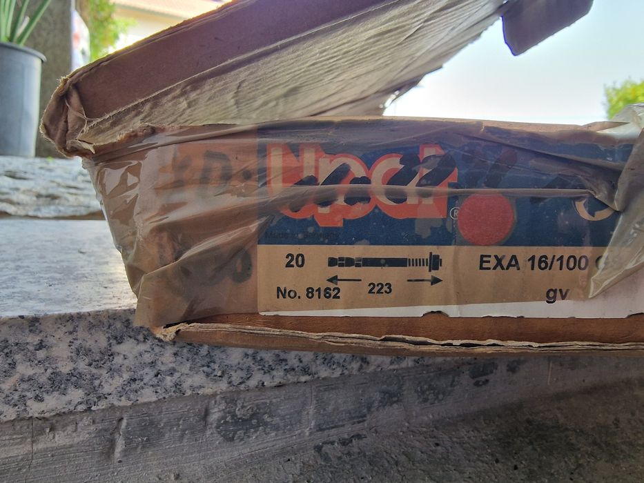 Parafuso bucha segmentada M16 220mm comprimento