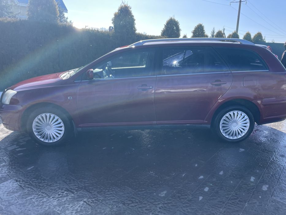 Продаж авто Toyota Avensis