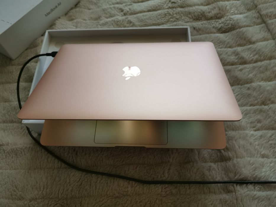 Laptop macbook air Gold tylko 68 cykli jak nowy