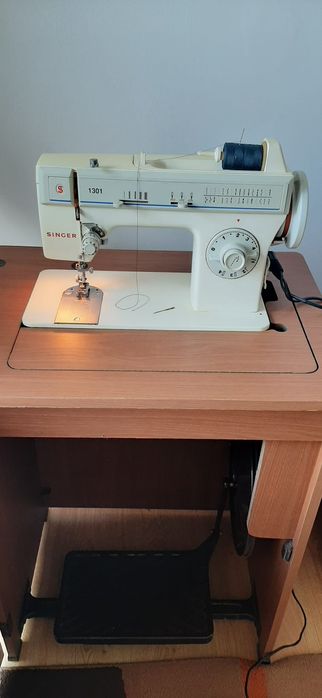 Máquina costura Singer.
