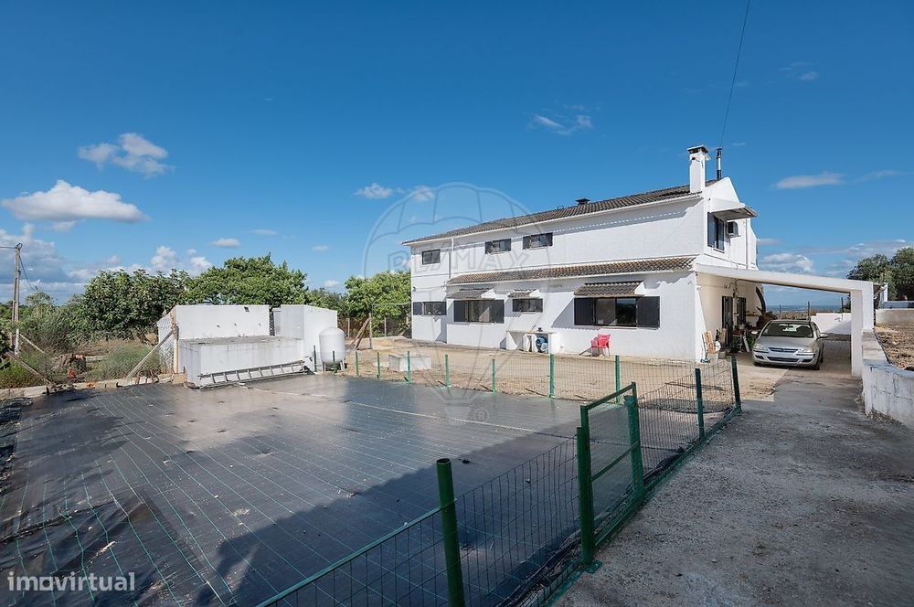 Moradia T5 para venda
