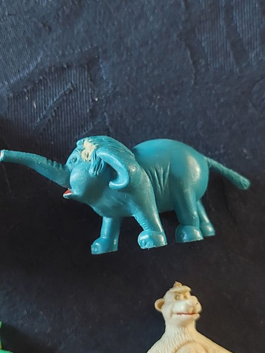 bonecos muito raros monocromaticos Mogli brinde