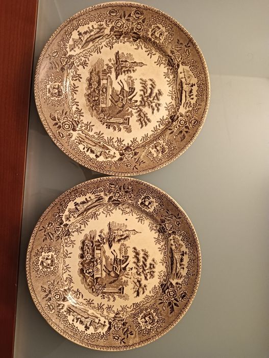 Porcelana Antiga Rara Pratos Rasos Real Fábrica de Sacavém BHS. &Cta*