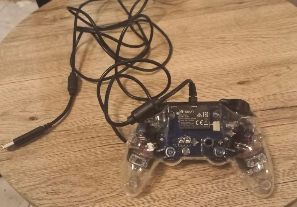 Przezroczysty Pad Nacon Wired Compact Controller PS4 / PC