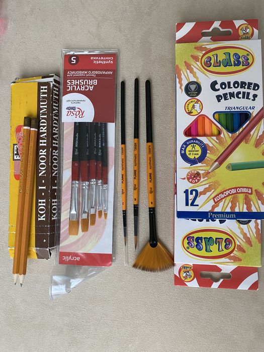 Rosa пензлі Koh-i-Noor олівці Class