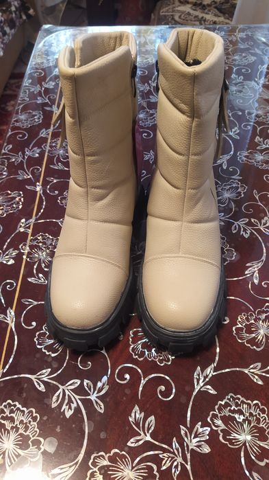 Продам жіночі чоботи