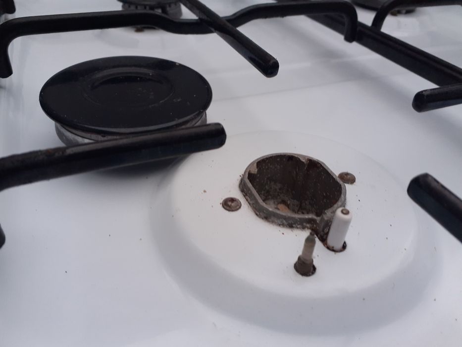 Sprzedam białą kuchenkę gazową MPM.