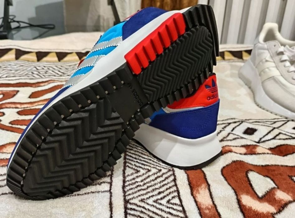 Adidas кроссовки размер 42.