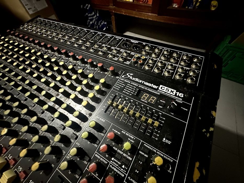 Mesa de mistura profissional Studiomaster C5X16