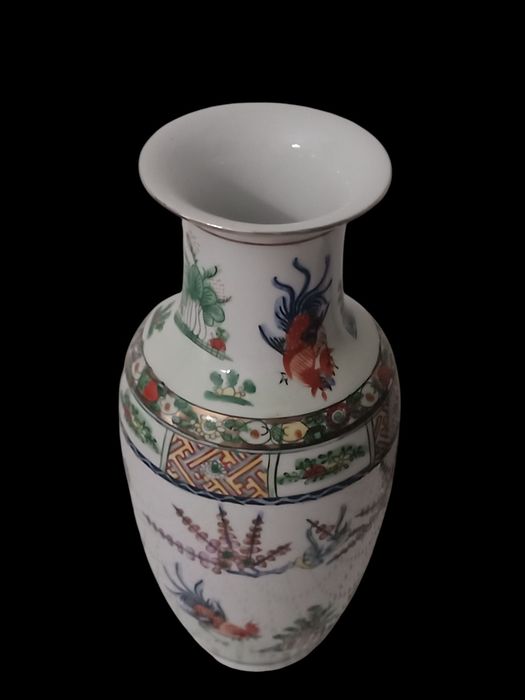 Jarra antiga chinesa com galos