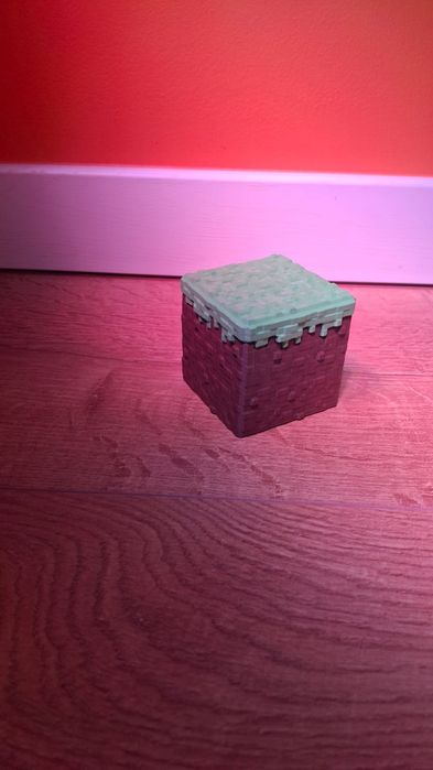 Blok z minecrafta.  Otwierane, wydruk 3D