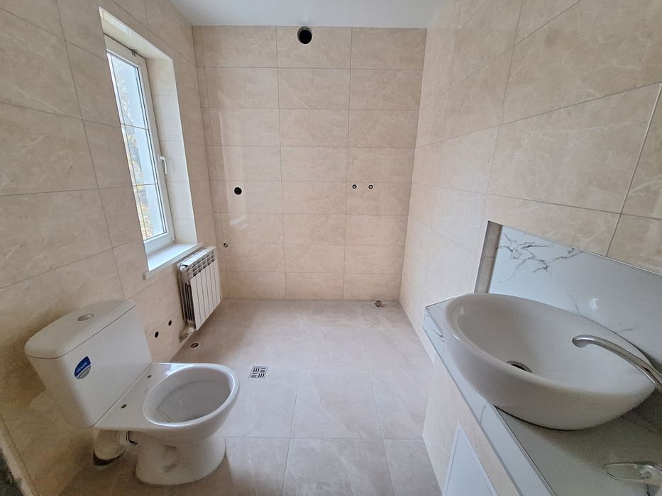 1 кімнатна 50,3 м  у центрі с. Щасливе 8 км від Києва