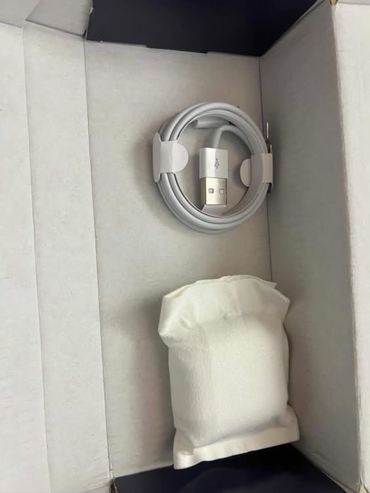 AirPods 4 від ресейлера