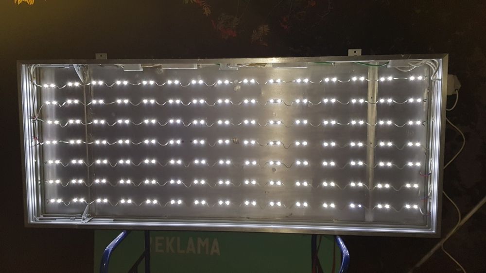 Reklama podświetlana