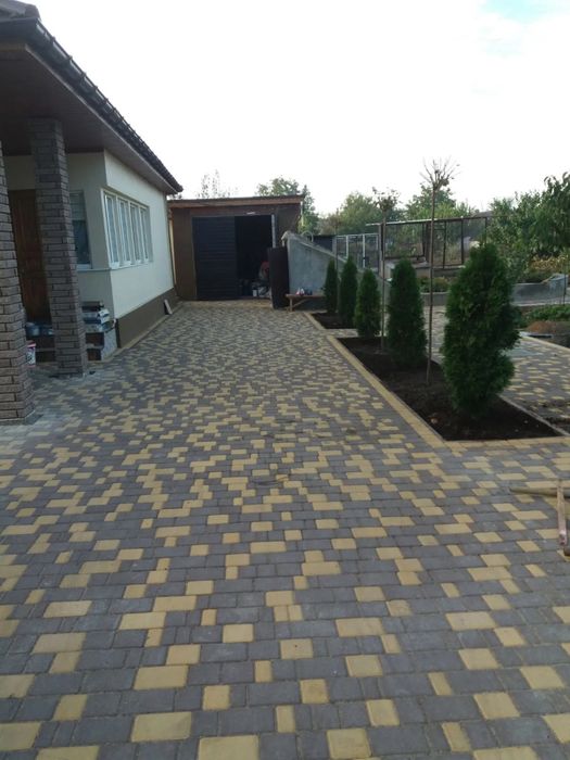 Укладка тротуарной плитки, гранитной брусчатки, камня. - Будівельні ...