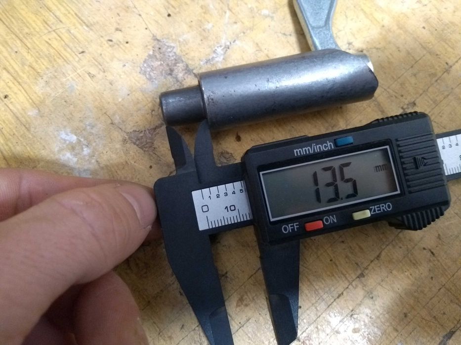 Blokada sprężynowa rygiel, 12mm, (taczka  przyczepa, naczepa, drzwi, wrota)