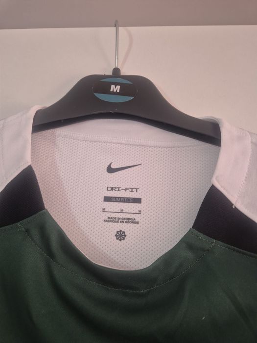 Camisola Sporting 23/24 assinada pelos jogadores