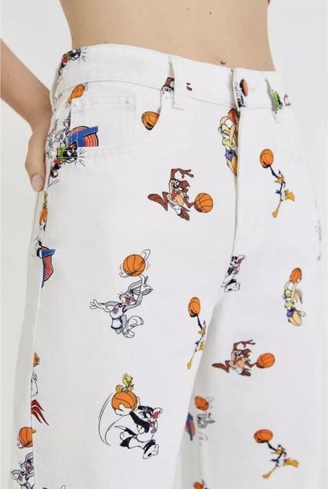 Белые джинсы Pull&Bear Bugs Bunny