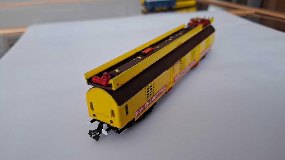 Kolejka TT 1:120 2 wag. poc. sieciowego 3xoświetl. i sygn. końca poc.2