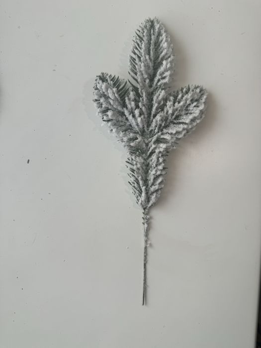 Штучна гілочка хвої искусственная литая ветка елка новогодний декор