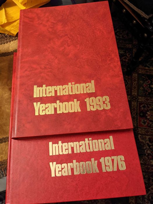 Coleção de Livros International Yearbook  entre 1977 e 1993