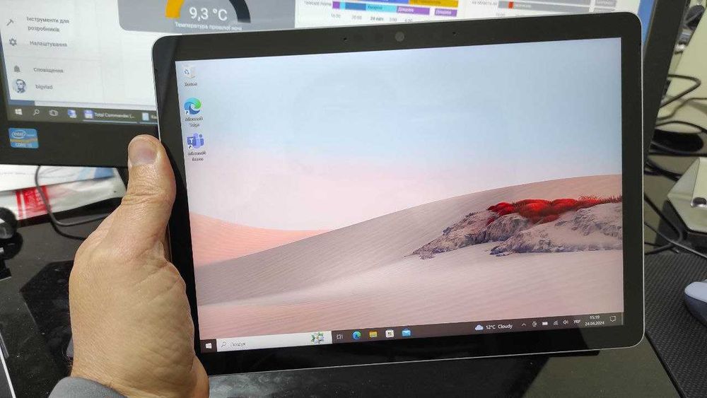 Планшетний комп'ютер Microsoft Surface Go 2