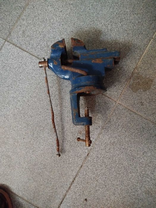 Torno em ferro,usado mas funcional.