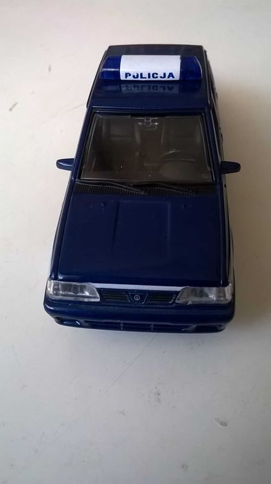 POLONEZ Caro Plus - konwersja POLICJA; skala 1:43; model metal-plastik