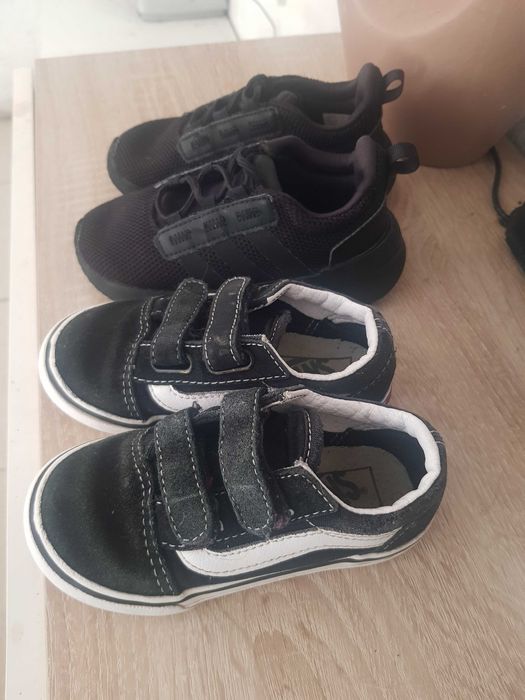 Sapatilhas adidas e vans