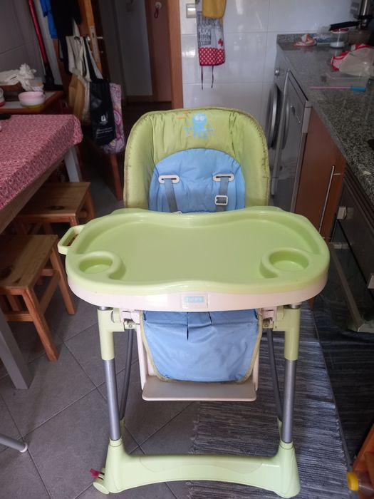 Cadeira bebé com 2 tabuleiros
