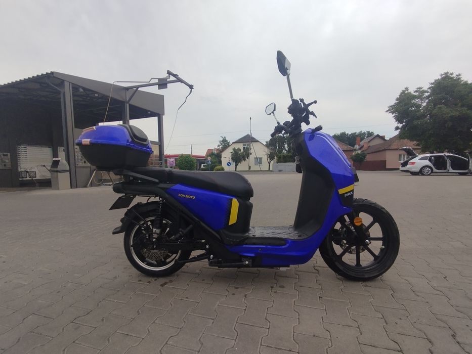Електроскутер SOKMOTO TIREX 2000W 72V/32Ah