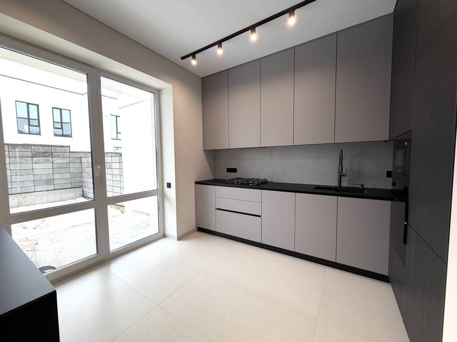 Котедж з ремонтом у КМ JAGUAR, Щасливе