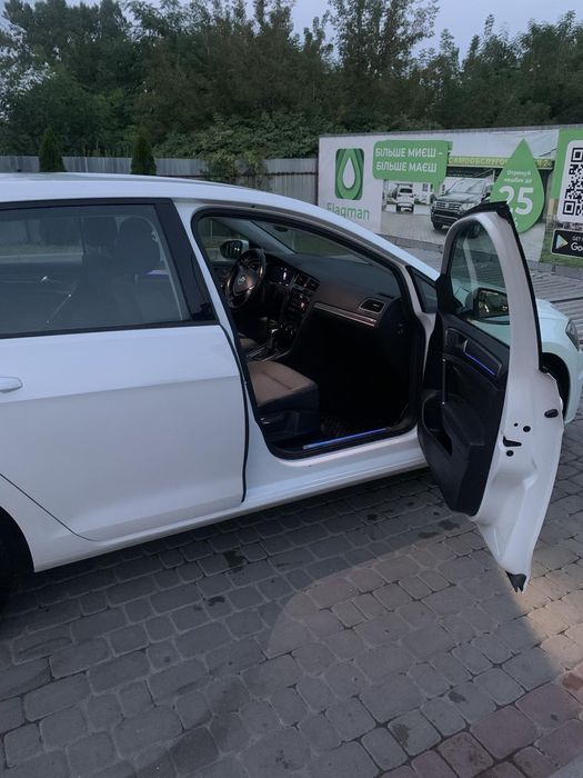 Volkswagen e-Golf 2017 року.Електро 36kw