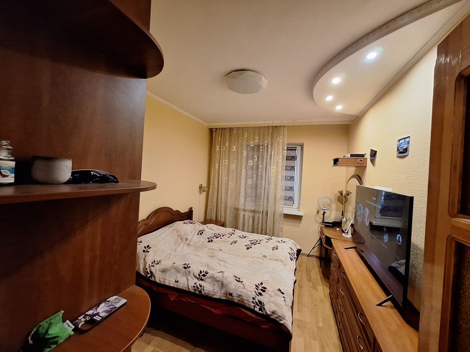 Здам 2 кім. квартиру в центрі міста.