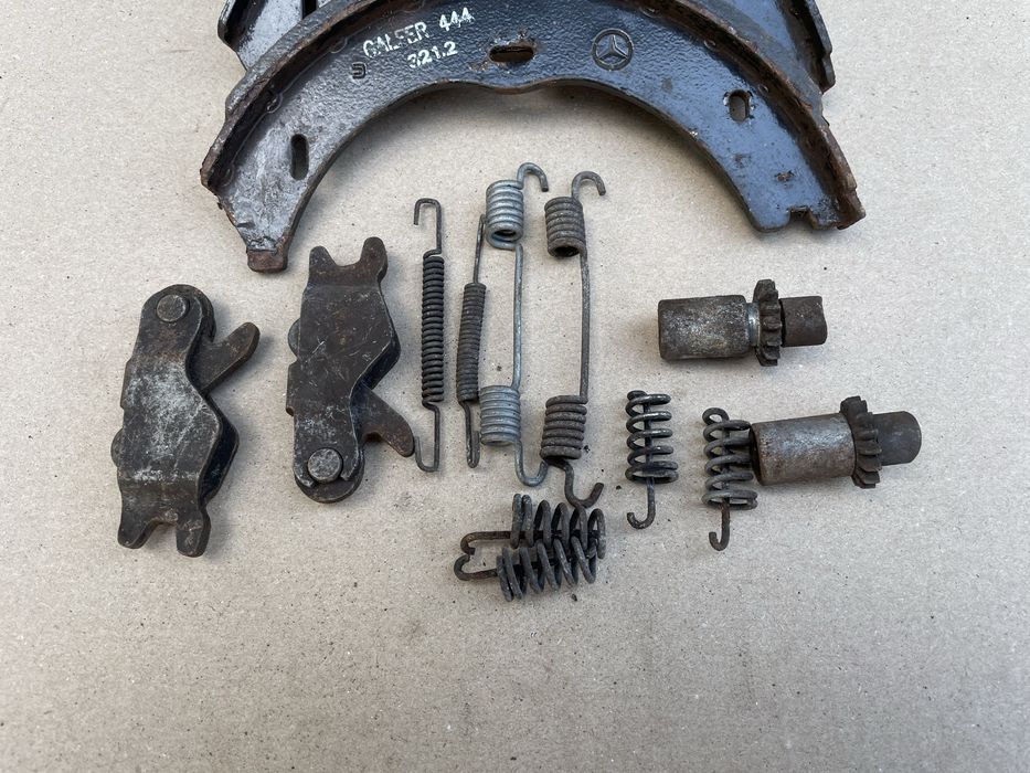 Колодки ручника на VITO-VIANO W 639