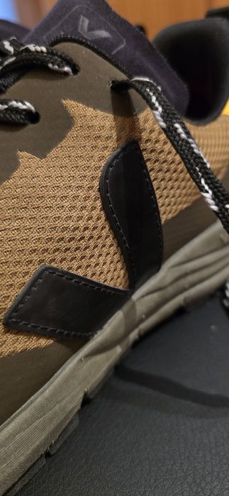 Ténis Veja DEKKAN alveomesh tent black ouro