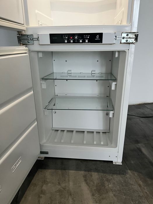 Холодильник встроенный  Whirlpool ART 963/A+/NF