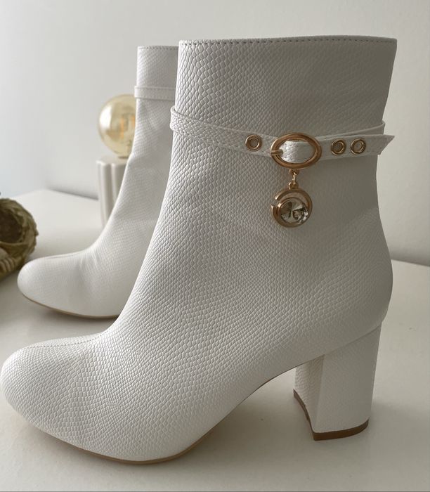 Botas brancas novas 38
